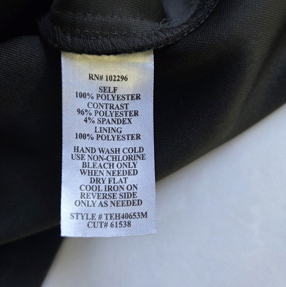 Elegant Black and White Patterned Dress - Picture 7 of 7